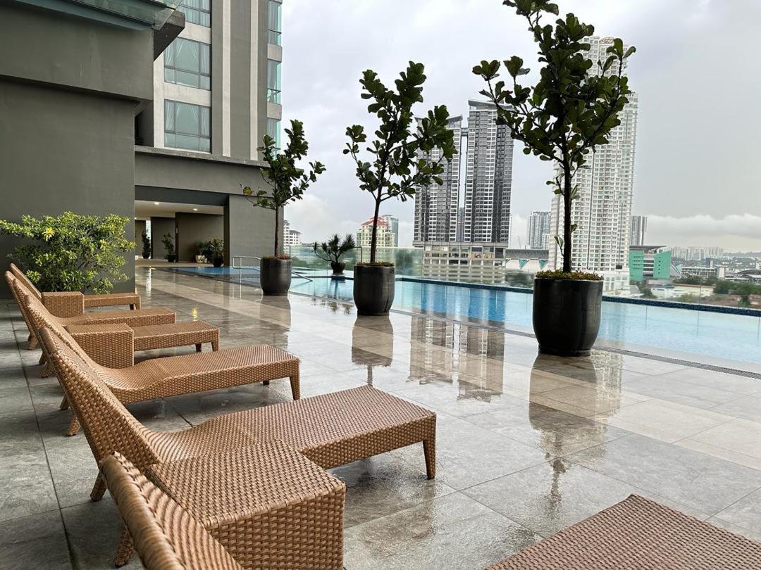 Sks Pavillion Cozy With Netflix Wifi Car Park Apartemen *