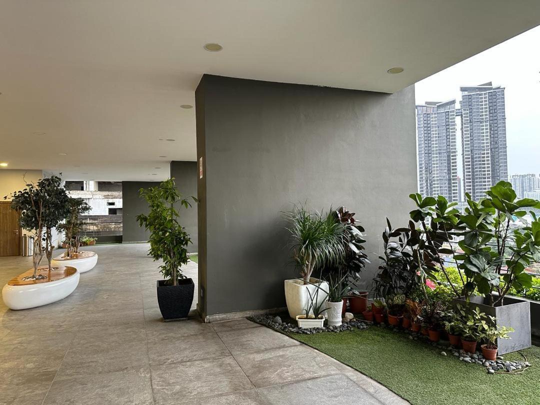 Sks Pavillion Cozy With Netflix Wifi Car Park Apartemen Johor Bahru